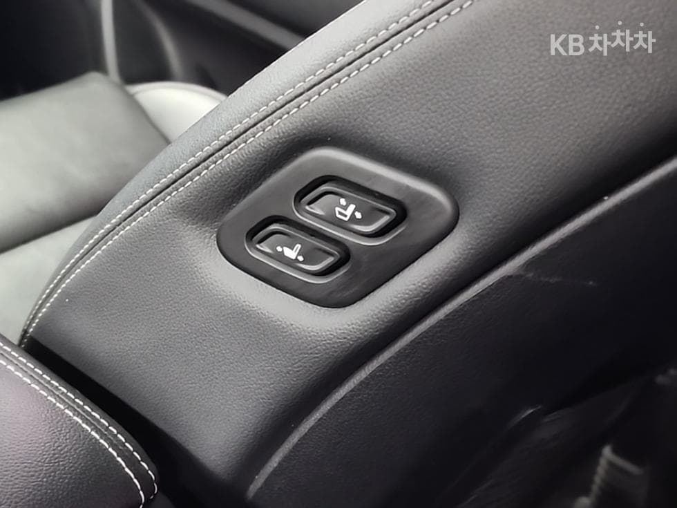 Kia Sportage 더 볼드2.0 Diesel 2WD Signature - 13
