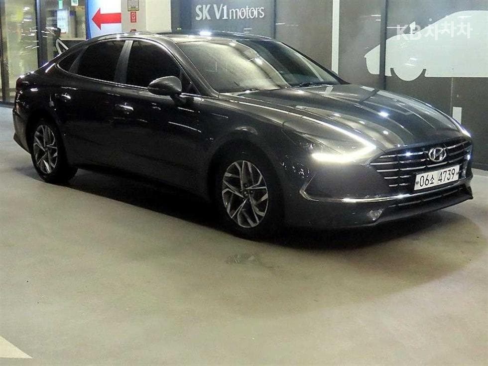 Hyundai Sonata (DN8) 2.0 Premium 패밀리 - Image 1