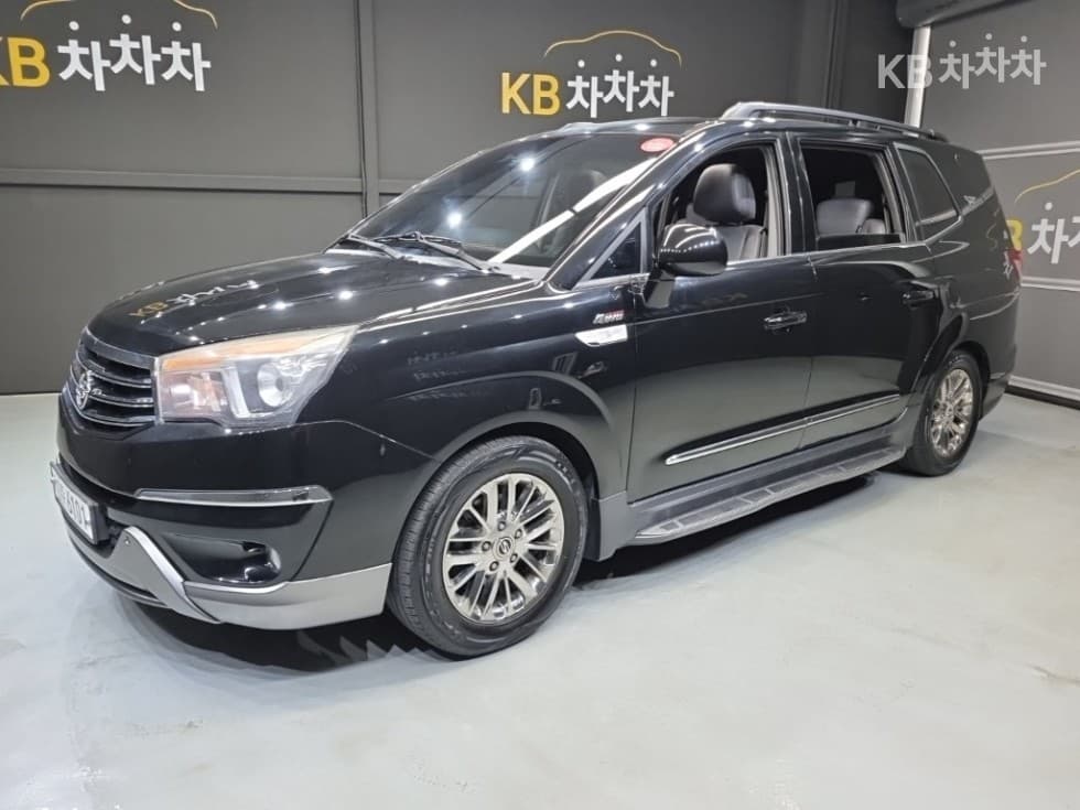 КейДжи Мобилити 코란도 투리스모 4x4 GT 9-местен - Image 1