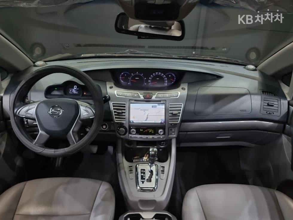 КейДжи Мобилити 코란도 투리스모4x4 GT 9-местен - 7