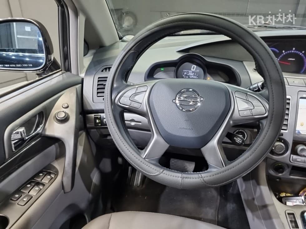 КейДжи Мобилити 코란도 투리스모4x4 GT 9-местен - 9