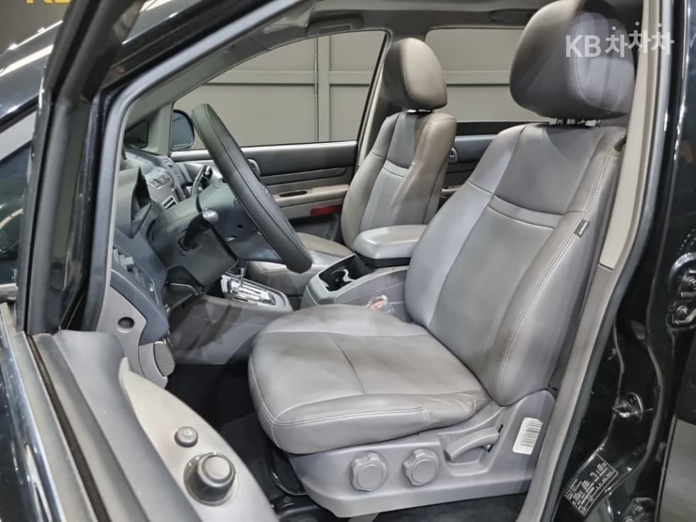КейДжи Мобилити 코란도 투리스모4x4 GT 9-местен - 13