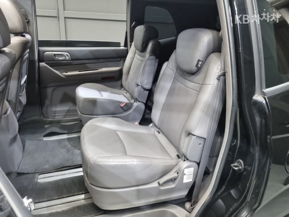КейДжи Мобилити 코란도 투리스모4x4 GT 9-местен - 14