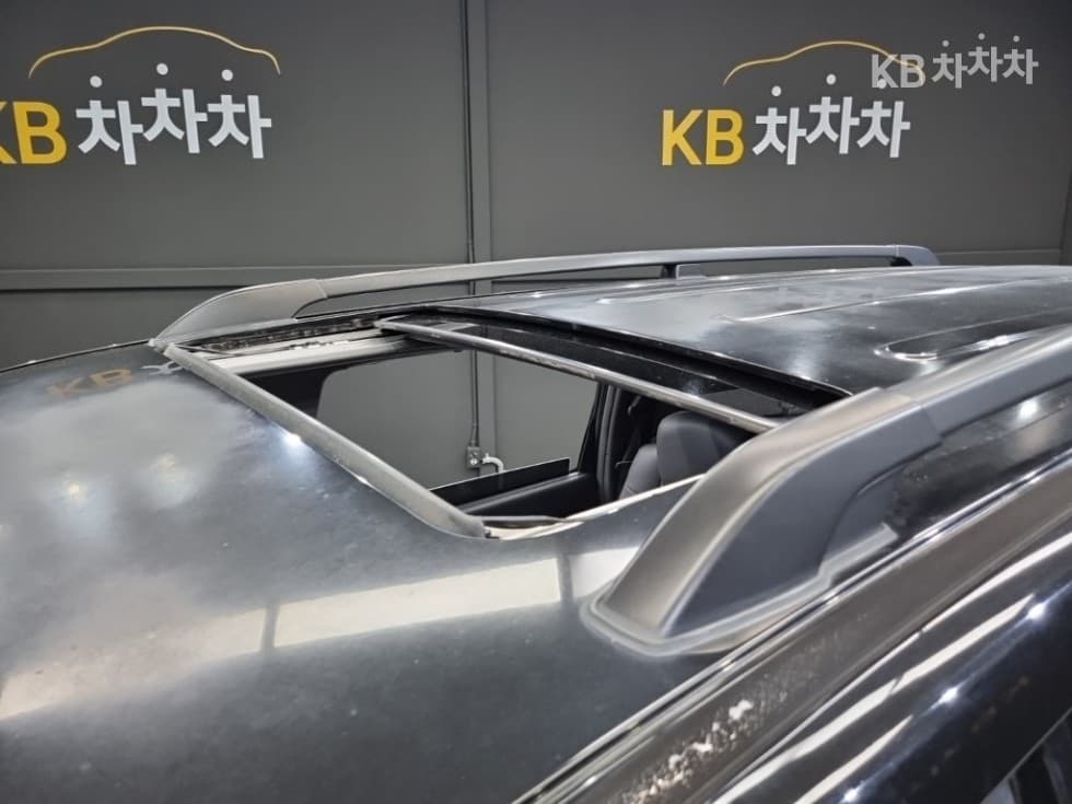 КейДжи Мобилити 코란도 투리스모4x4 GT 9-местен - 15