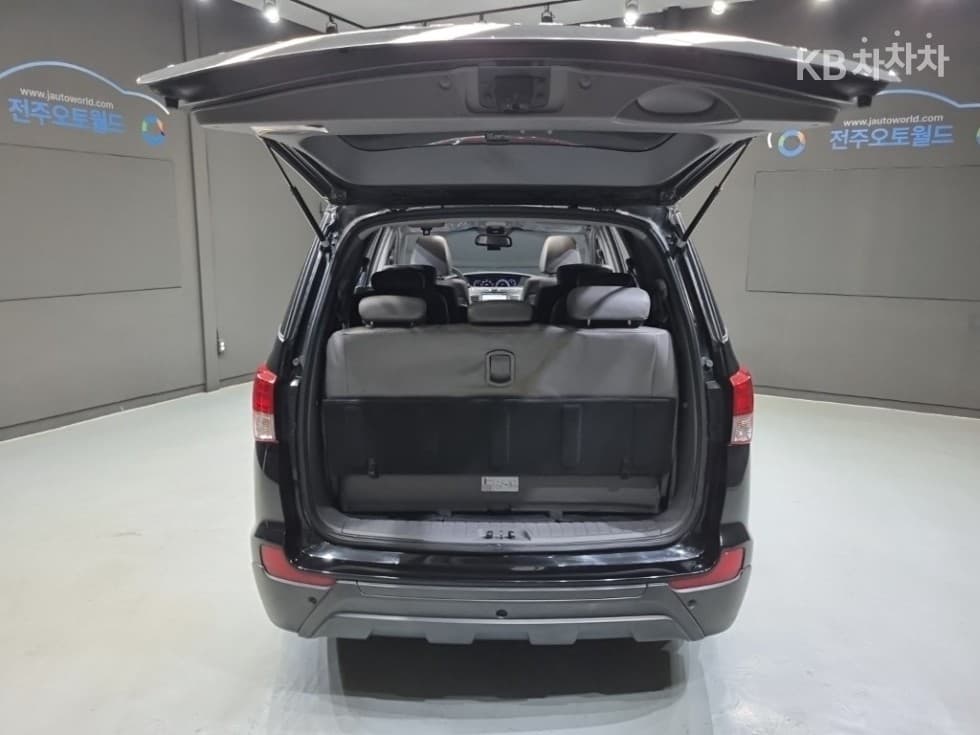 КейДжи Мобилити 코란도 투리스모4x4 GT 9-местен - 23