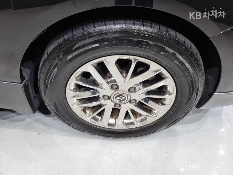 КейДжи Мобилити 코란도 투리스모4x4 GT 9-местен - 24