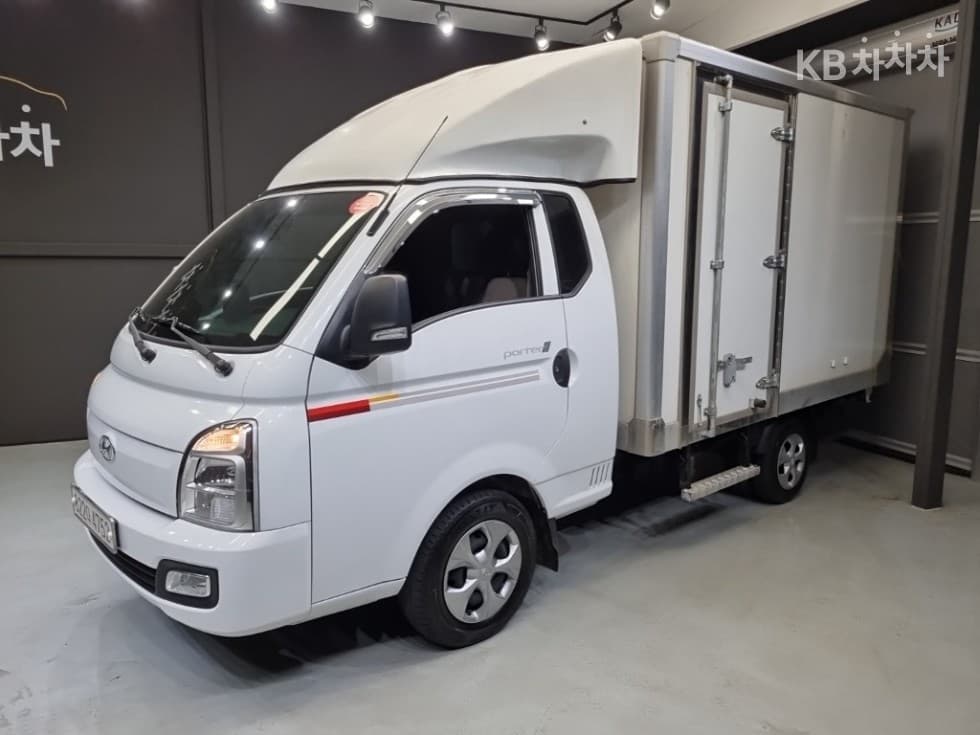 Хюндай Porter 2 Удължено междуосие Super Cab Box Truck PLUS - Image 1