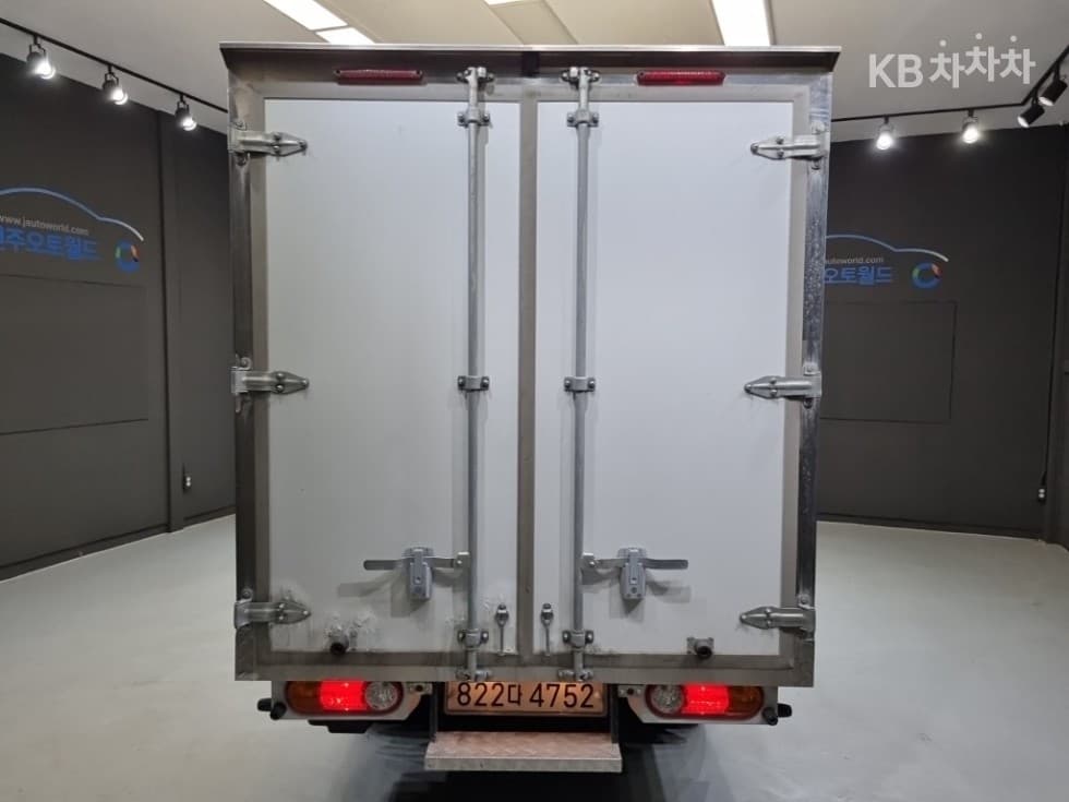 Хюндай Porter 2Удължено междуосие Super Cab Box Truck PLUS - 3