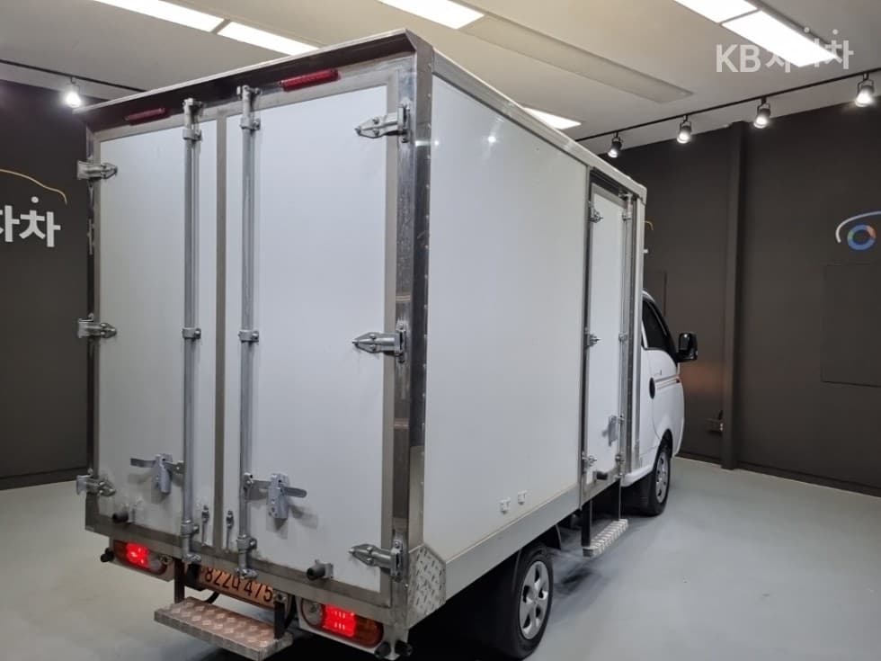 Хюндай Porter 2Удължено междуосие Super Cab Box Truck PLUS - 6