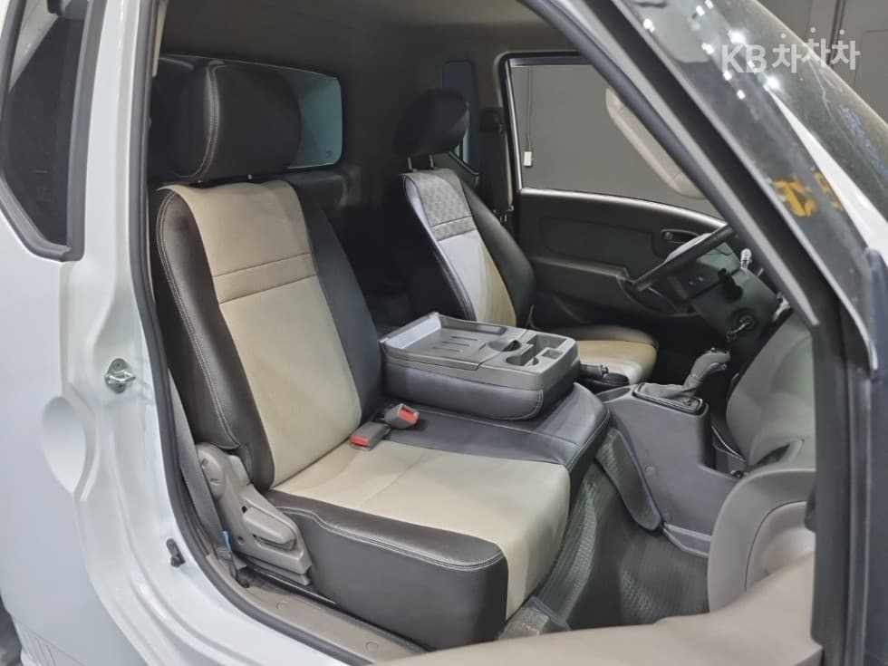 Хюндай Porter 2Удължено междуосие Super Cab Box Truck PLUS - 17