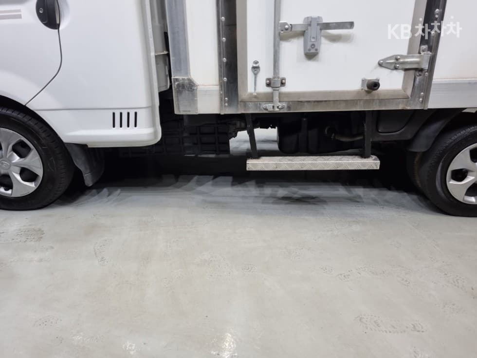 Хюндай Porter 2Удължено междуосие Super Cab Box Truck PLUS - 21