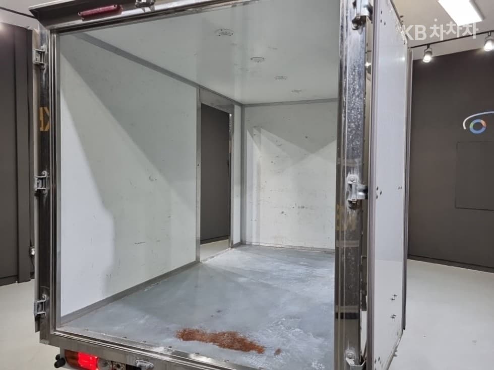Хюндай Porter 2Удължено междуосие Super Cab Box Truck PLUS - 23