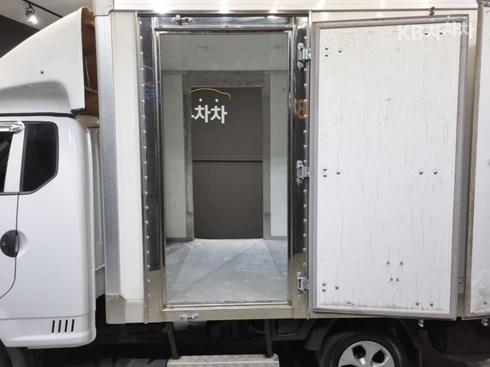 Хюндай Porter 2Удължено междуосие Super Cab Box Truck PLUS - 25