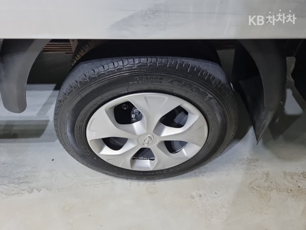 Хюндай Porter 2Удължено междуосие Super Cab Box Truck PLUS - 27