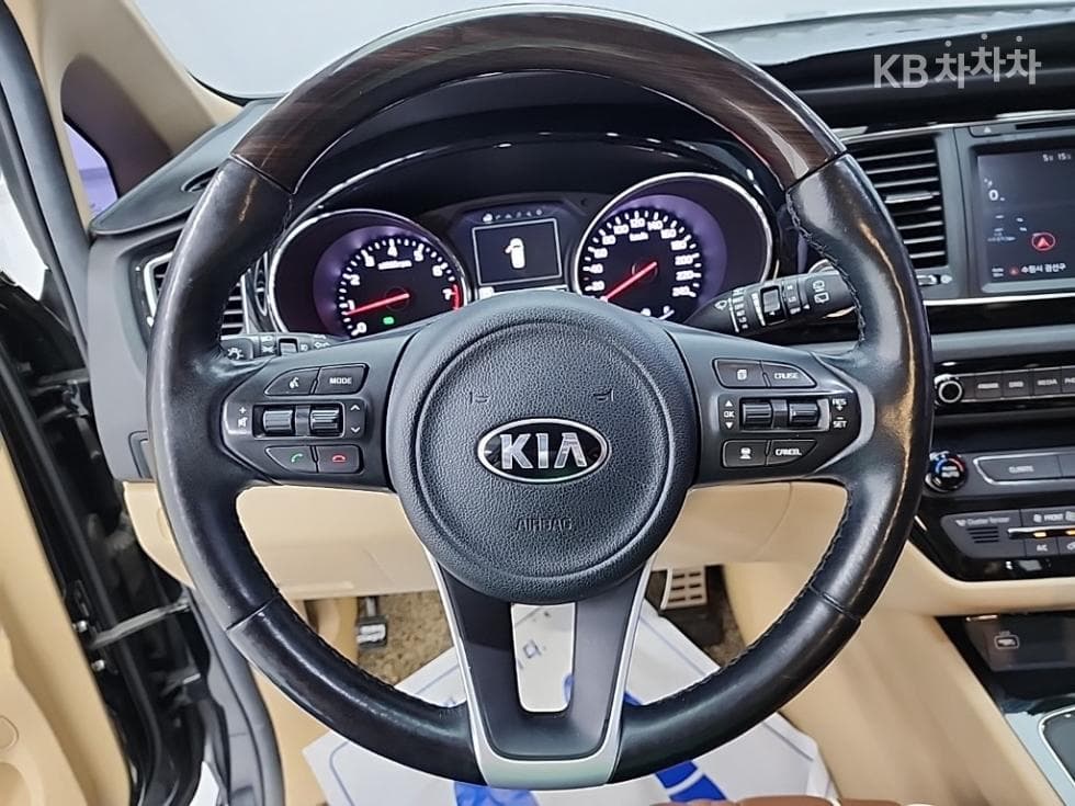 Kia All New Carnival9-seater 3.3 Gasoline Noblesse - 9