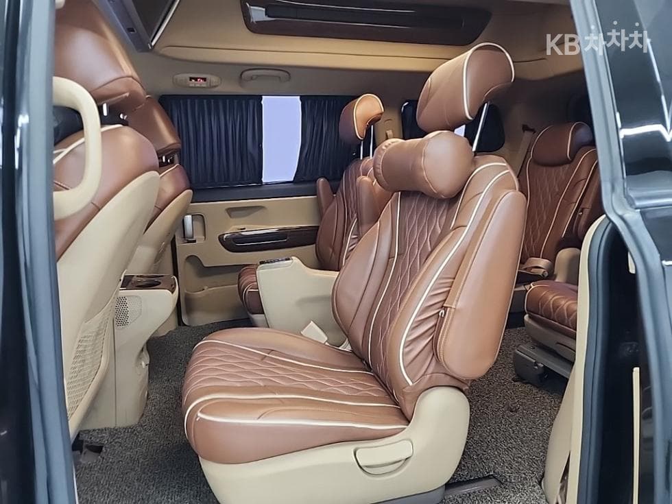 Kia All New Carnival9-seater 3.3 Gasoline Noblesse - 12