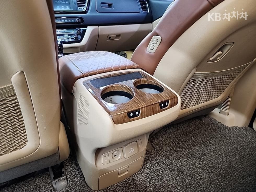 Kia All New Carnival9-seater 3.3 Gasoline Noblesse - 13