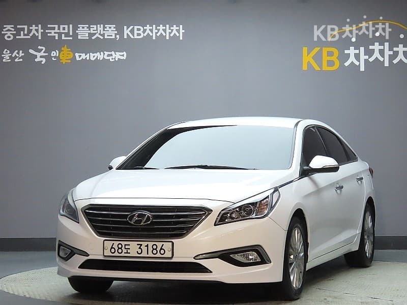 Hyundai Sonata LF 2.0 Style Standard - Image 1