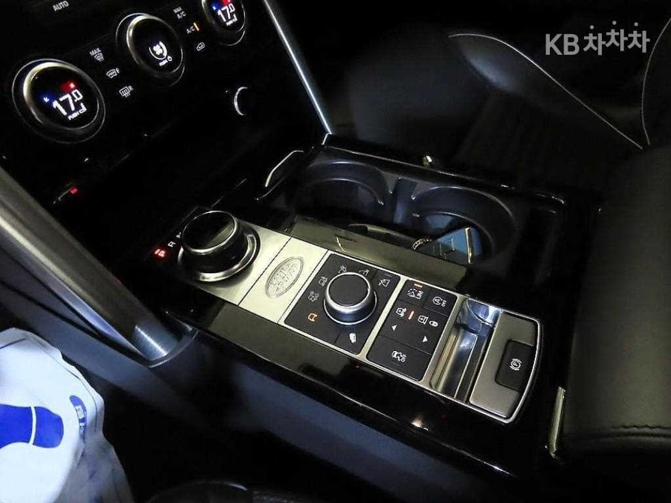 Land Rover 디스커버리53.0 TD6 HSE Luxury - 11