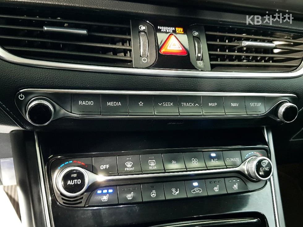 Hyundai Grandeur (Azera)IG2.4 Premium Special (special feature/edition) - 11