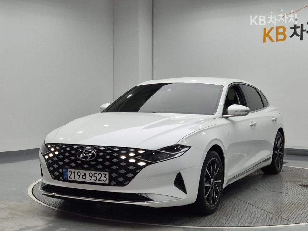 Hyundai The New (facelift) Grandeur (Azera) LPi 3.0 Rental car Premium - Image 1