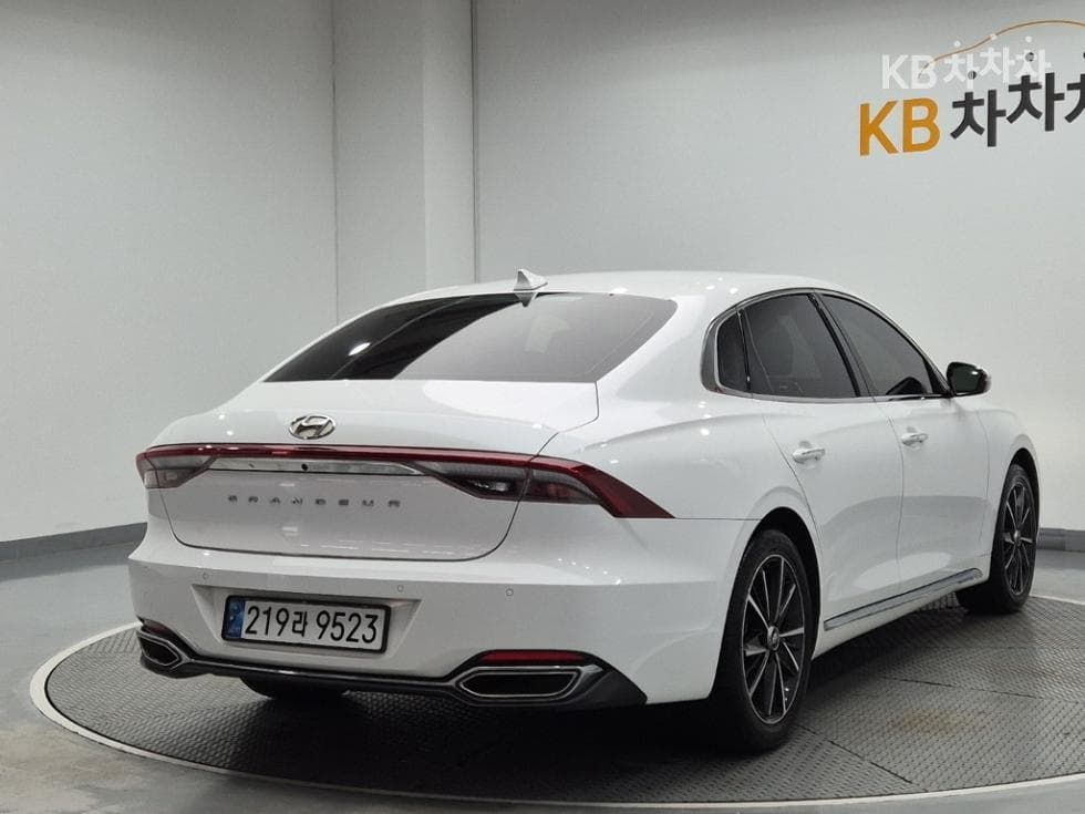 Hyundai The New (facelift) Grandeur (Azera)LPi 3.0 Rental car Premium - 3