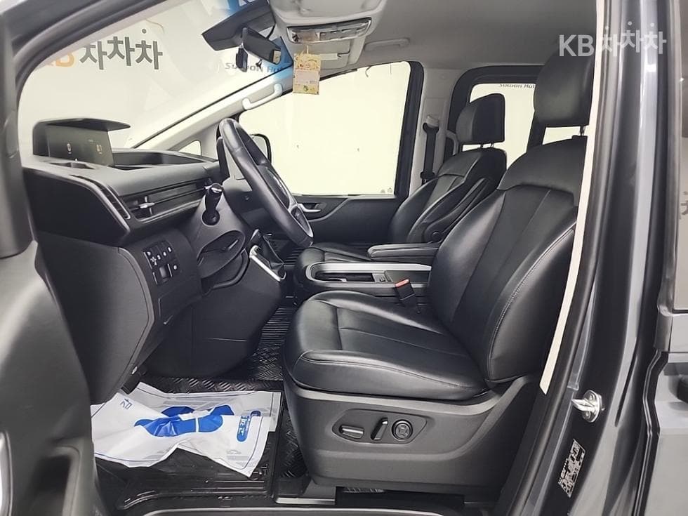 Хюндай Staria Cargo2.2 Cargo 5 Modern - 11