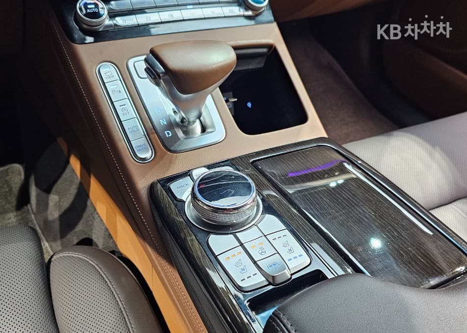 Genesis G903.8 GDi AWD Premium Luxury - 14