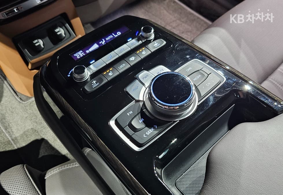 Genesis G903.8 GDi AWD Premium Luxury - 16