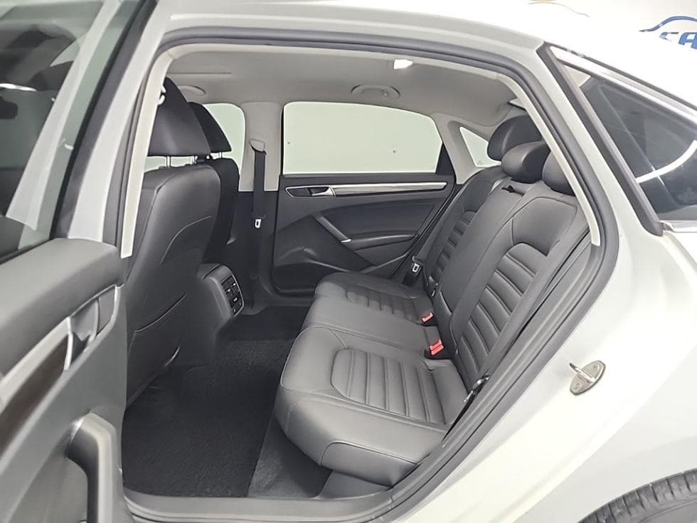 Volkswagen 더NewPassat2.0 Turbocharged Stratified Injection (VW) - 12