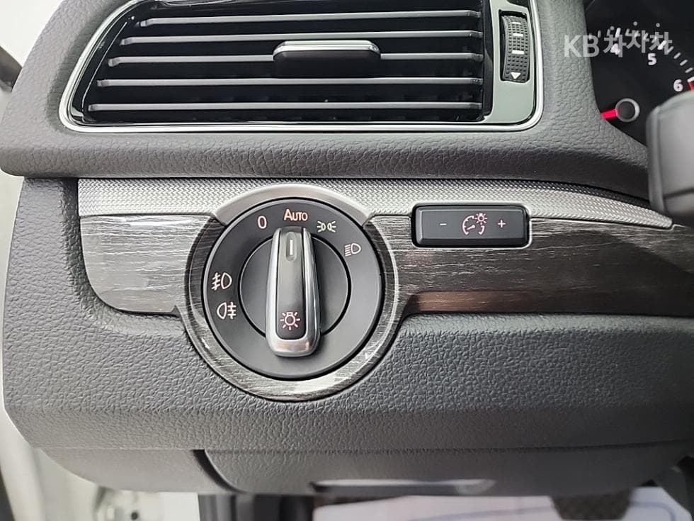 Volkswagen 더NewPassat2.0 Turbocharged Stratified Injection (VW) - 19