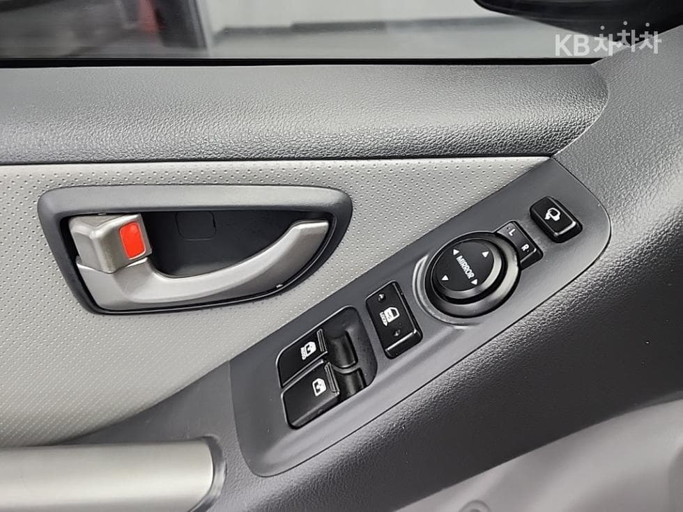 Hyundai The New (facelift) 그랜드 Star렉스Van 5-seater Modern - 14