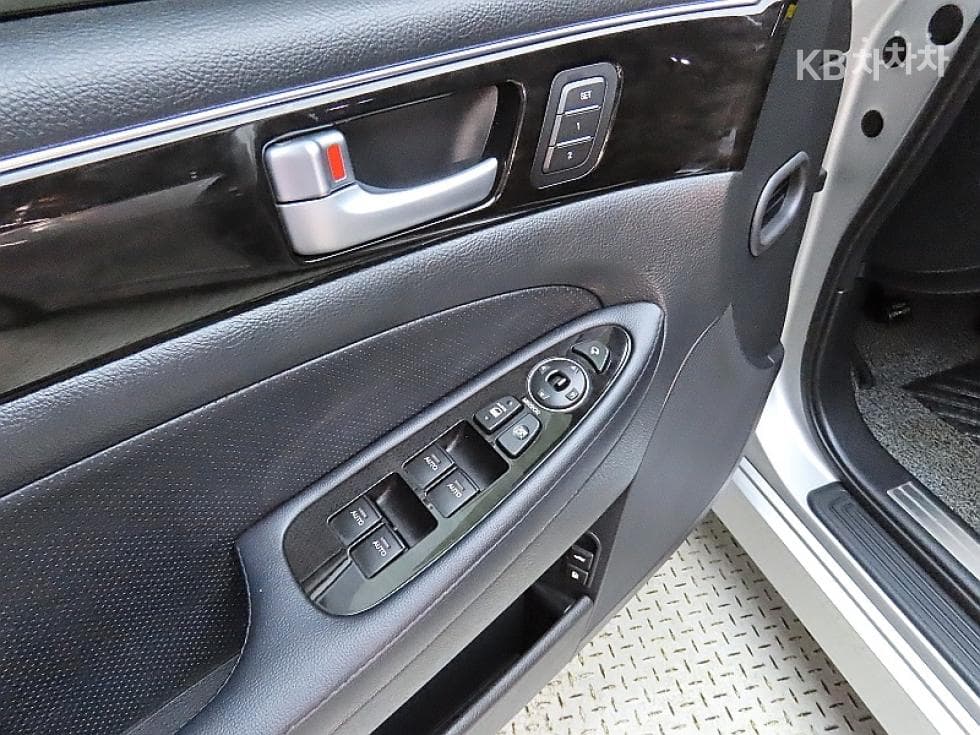 Hyundai GenesisBH330 LUXURY Standard - 13