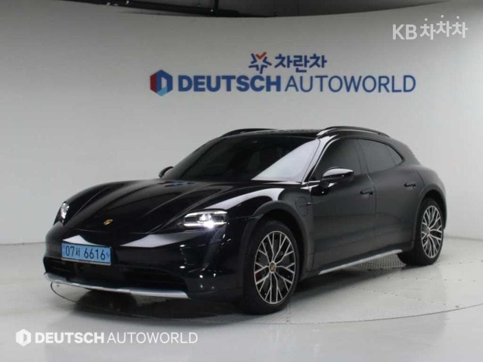 Porsche Taycan Cross Turismo 4S - Image 1