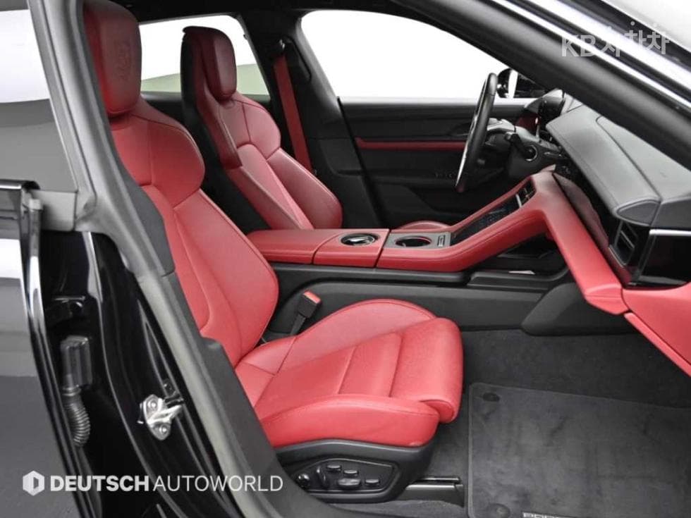 Porsche Taycan Cross Turismo4S - 10