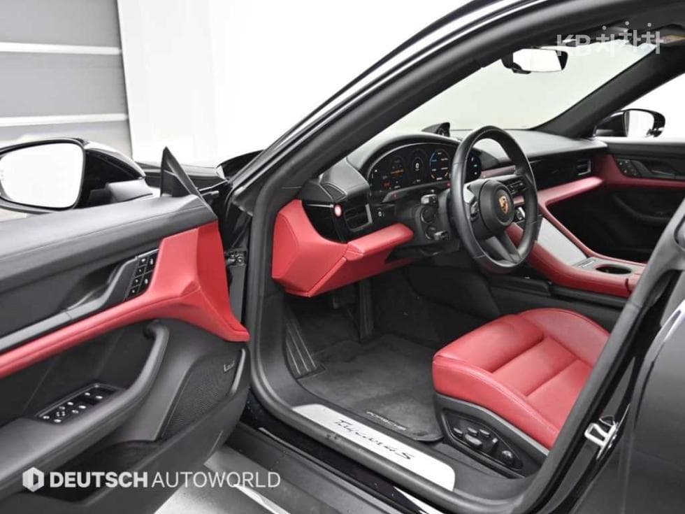 Porsche Taycan Cross Turismo4S - 11