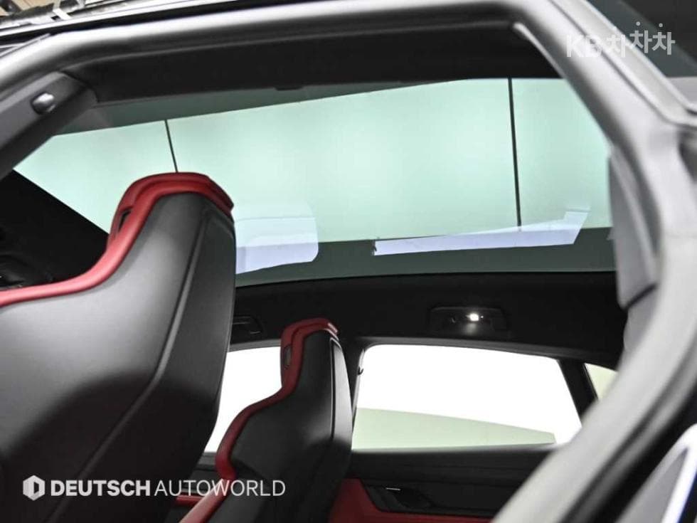 Porsche Taycan Cross Turismo4S - 18