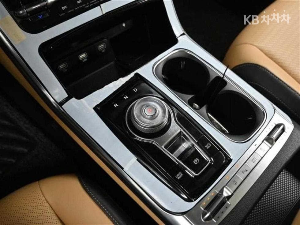 Kia Carnival 4th generationD2.2 9-seater Signature - 9