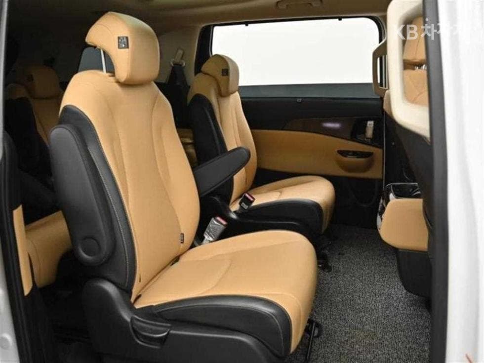 Kia Carnival 4th generationD2.2 9-seater Signature - 12