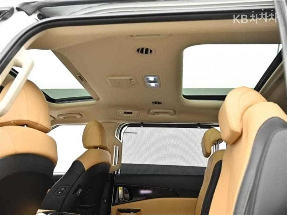 Kia Carnival 4th generationD2.2 9-seater Signature - 18