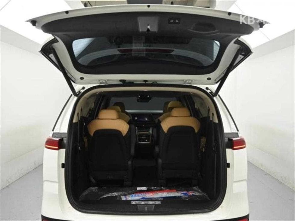Kia Carnival 4th generationD2.2 9-seater Signature - 19