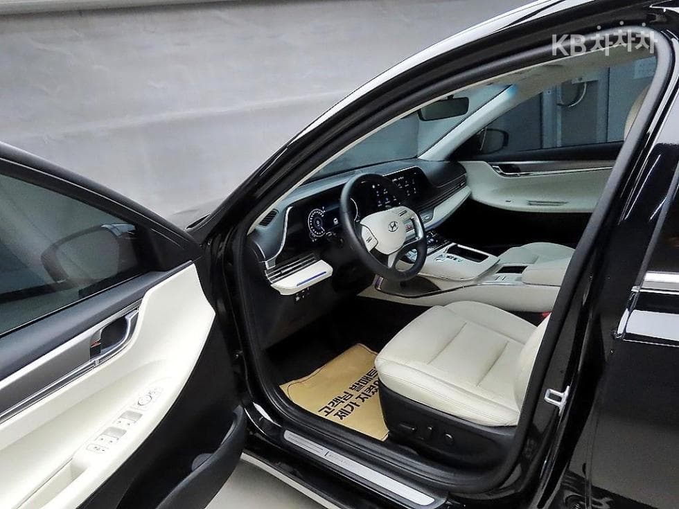 Hyundai The New (facelift) Grandeur (Azera)2.5 Le Blanc - 5