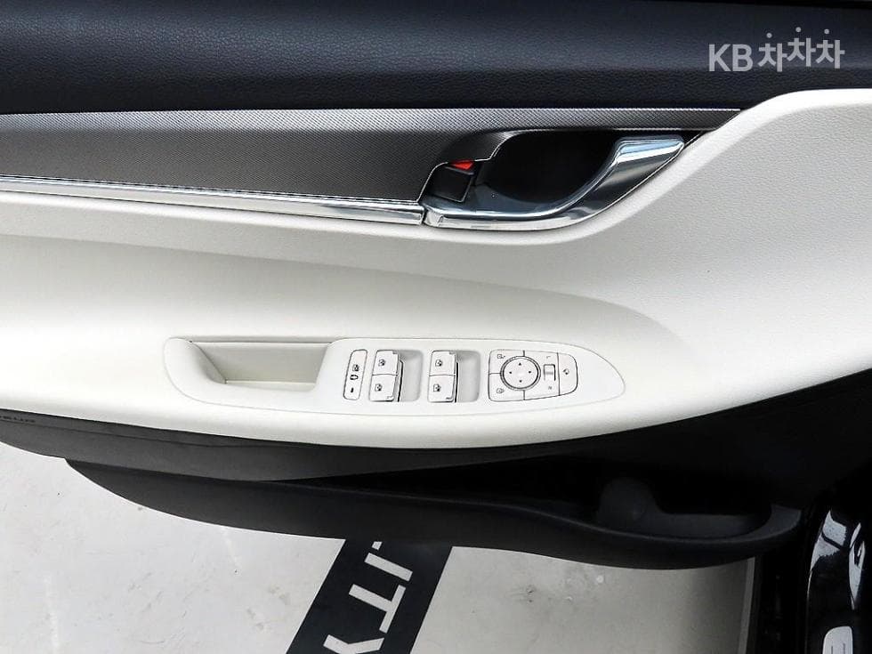 Hyundai The New (facelift) Grandeur (Azera)2.5 Le Blanc - 11