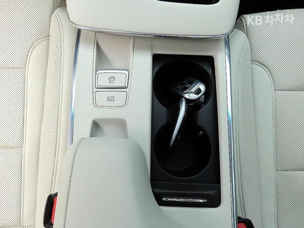 Hyundai The New (facelift) Grandeur (Azera)2.5 Le Blanc - 13