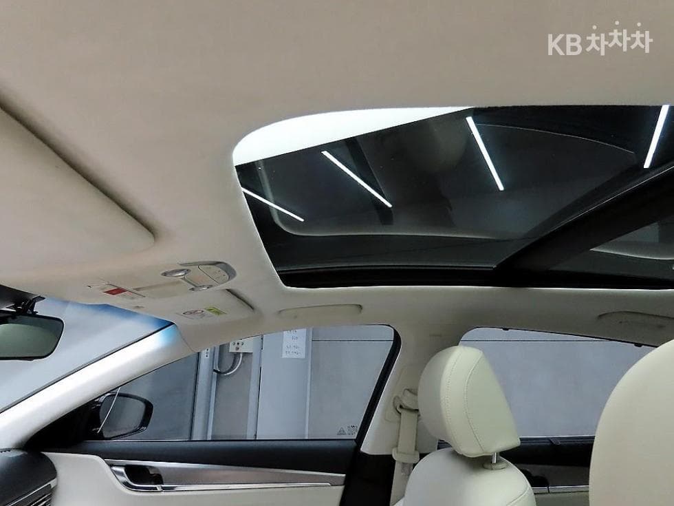 Hyundai The New (facelift) Grandeur (Azera)2.5 Le Blanc - 17