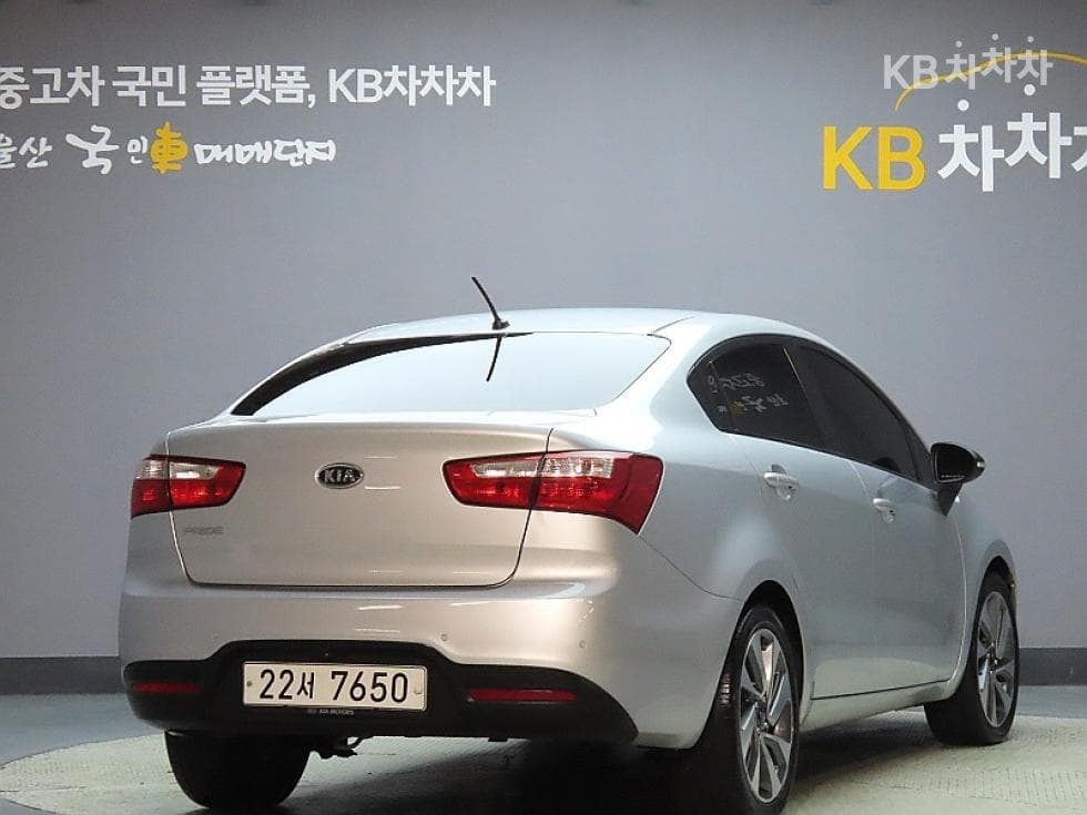 Kia All New Pride / Rio1.4 MPI Sedan Deluxe - 2