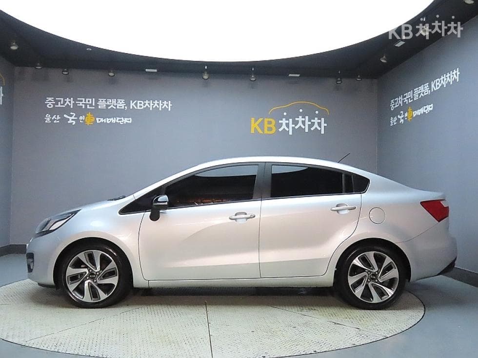 Kia All New Pride / Rio1.4 MPI Sedan Deluxe - 5