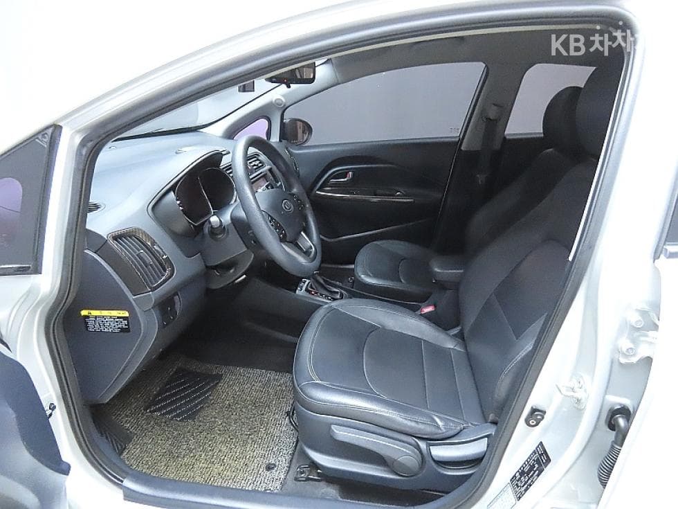 Kia All New Pride / Rio1.4 MPI Sedan Deluxe - 10