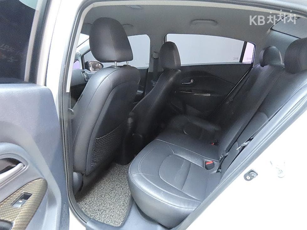 Kia All New Pride / Rio1.4 MPI Sedan Deluxe - 11