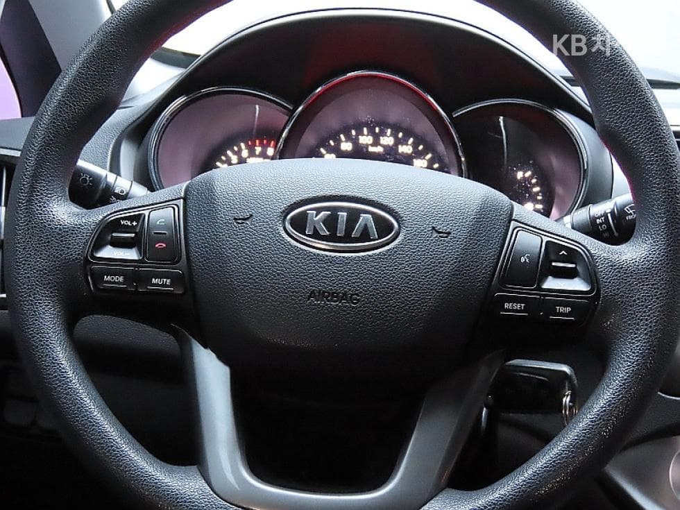 Kia All New Pride / Rio1.4 MPI Sedan Deluxe - 16